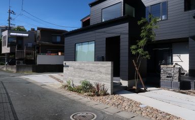 杉板浮造コンクリート門柱