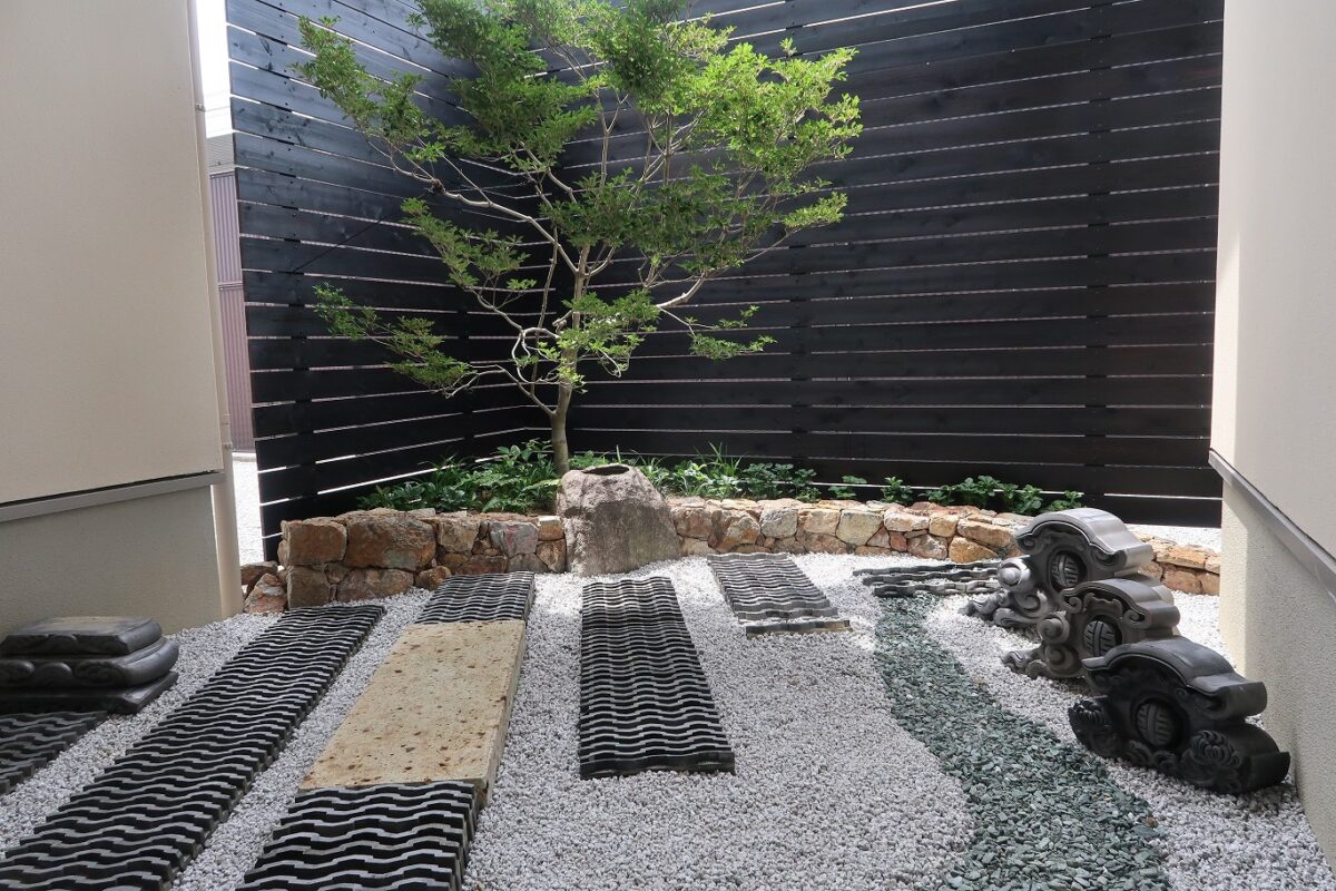 古瓦 坪庭 United Greens 静岡県西部の建築士による和モダンな庭 エクステリア 外構デザイン